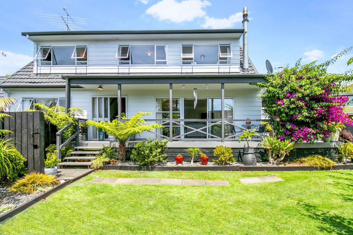 2 Titiwai Place, Birkenhead, Auckland - Carousel 1