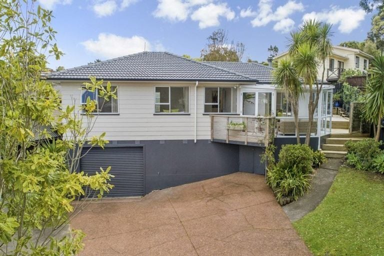 18 Cottam Grove, Northcross, Auckland - Carousel 1