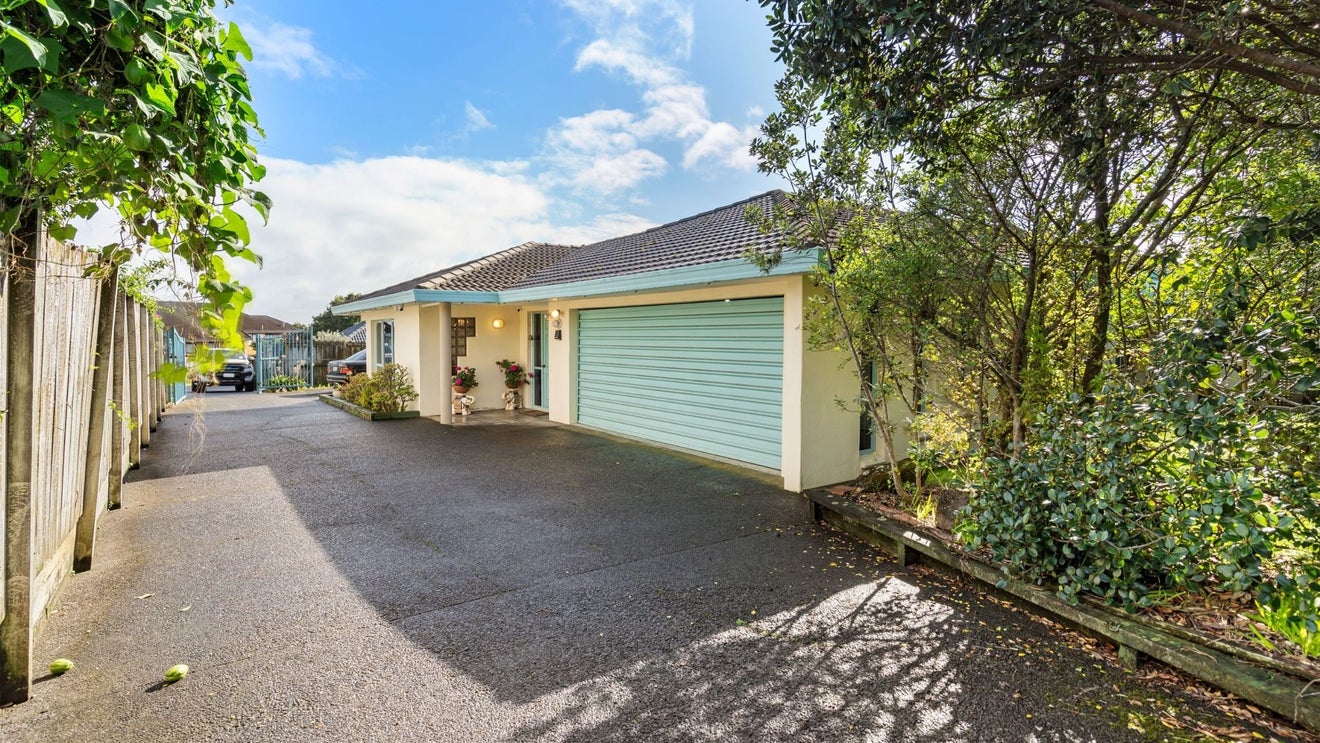 11 Mt Blanc Place, Northpark, Auckland - Carousel 1