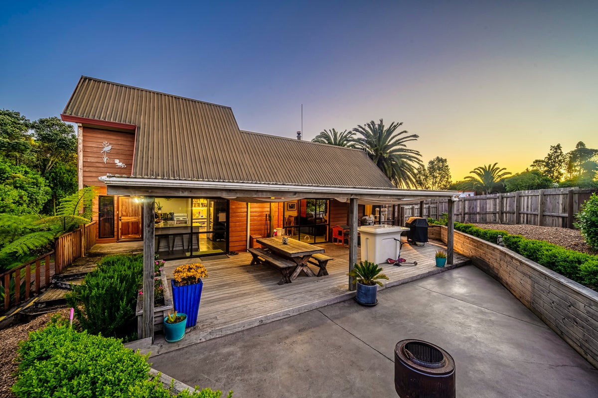 11 Redmount Place, Red Hill, Papakura - Carousel 2