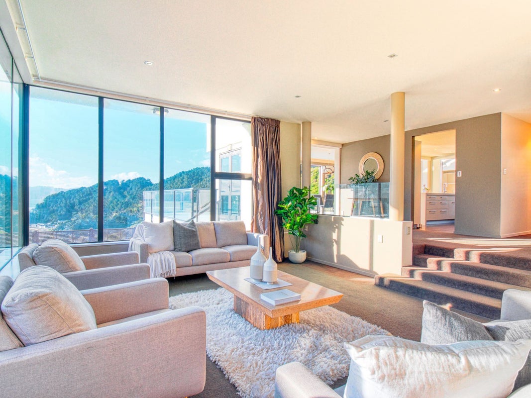 20 Countess Close, Maupuia, Wellington - Carousel 2