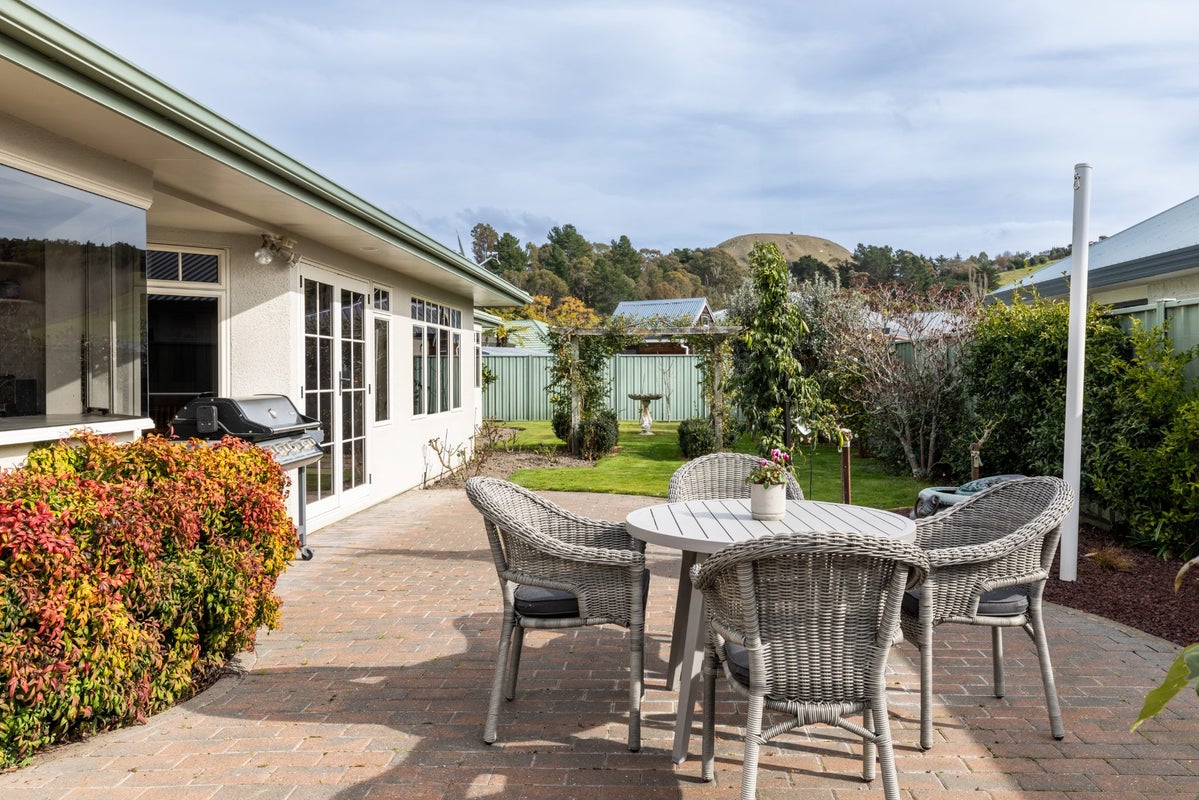 52 Kensington Drive, Taradale, Napier, Hawke's Bay - Carousel 2