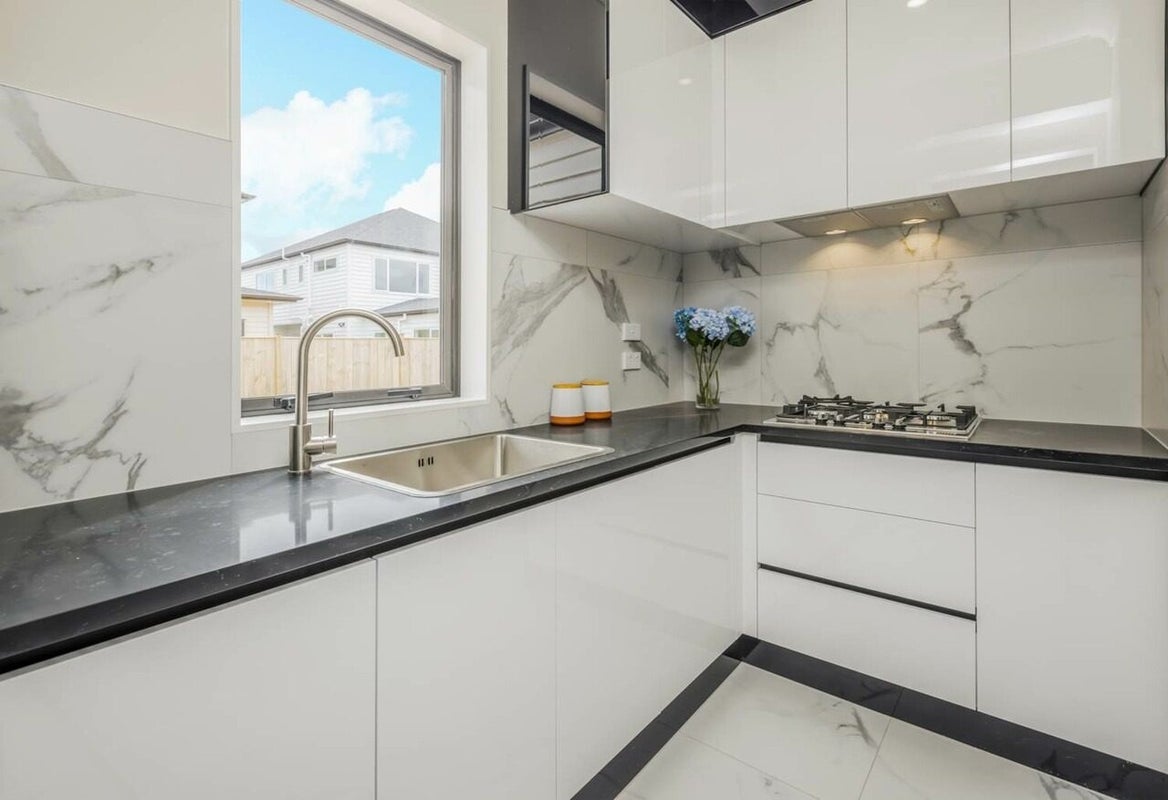 26 Golden Avenue, Flat Bush, Auckland - Carousel 2