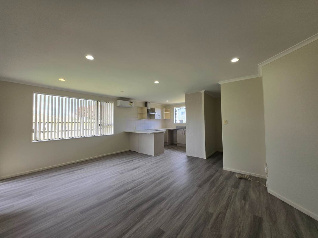 3 Piriti Place, Weymouth, Auckland - Carousel 2