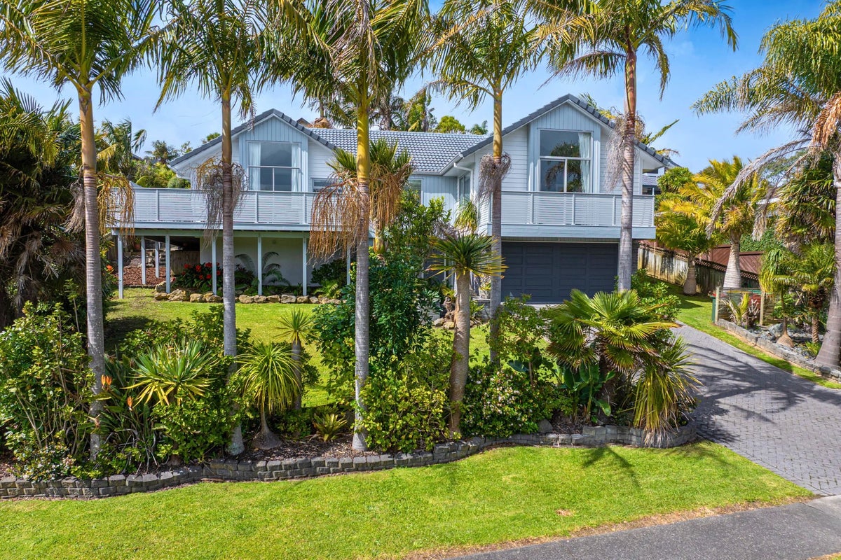 57 Esther Place, Red Beach, Whangaparaoa - Carousel 1