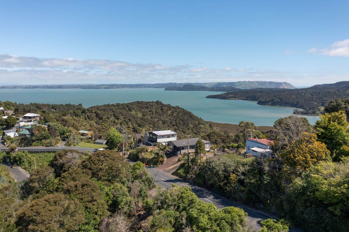 107 Victory Road, Laingholm, Auckland - Carousel 2