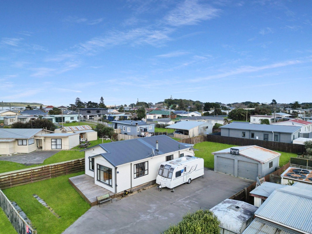 2 Huia Street, Foxton Beach, Foxton - Carousel 2