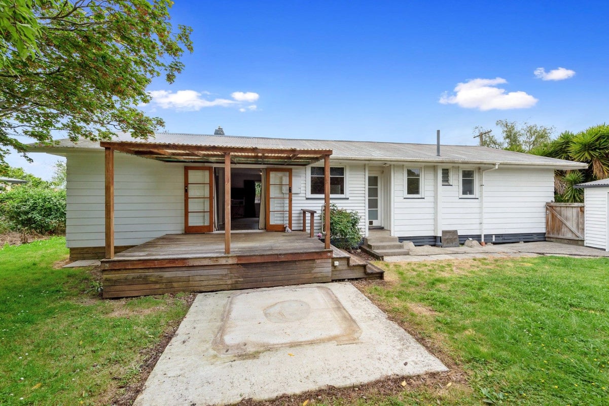 31 Panair Crescent, Hillcrest, Hamilton - Carousel 1