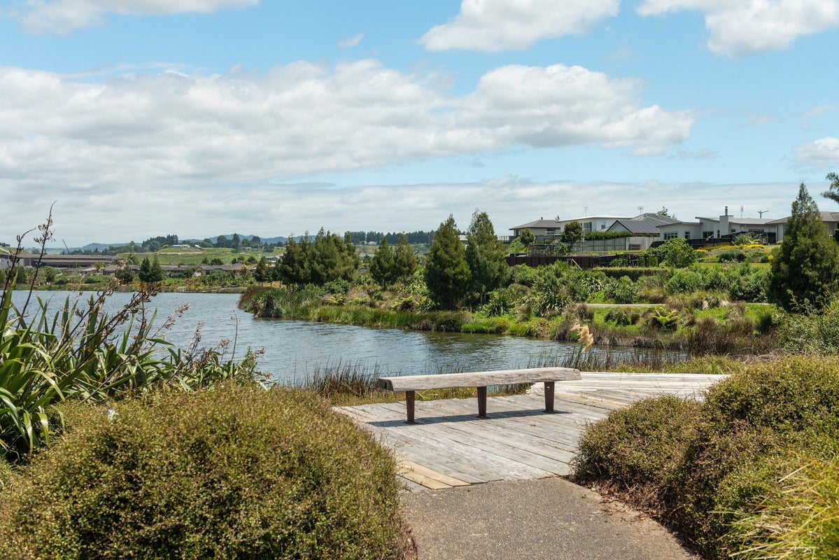 21 Lakeview Quay, Pyes Pa, Tauranga - Carousel 2