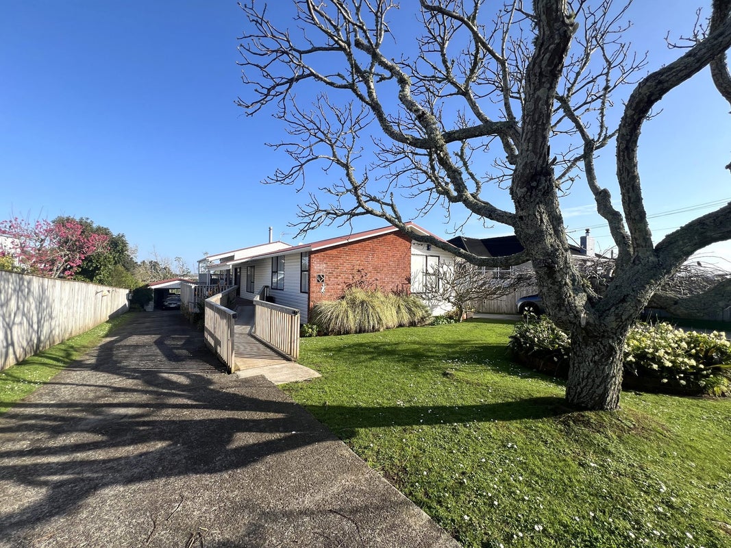 16 Wellesley Road, Mangere Bridge, Auckland - Carousel 1