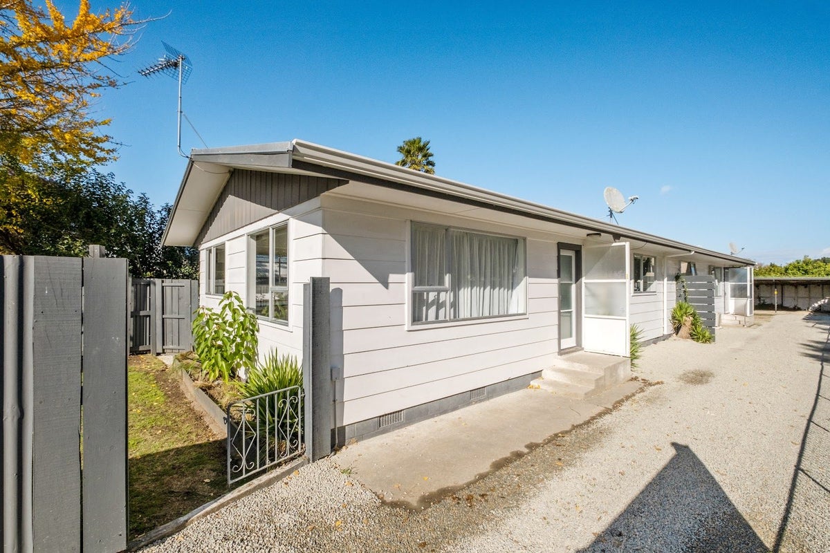 1/284 Aberdeen Road, Gisborne, Gisborne - Carousel 1