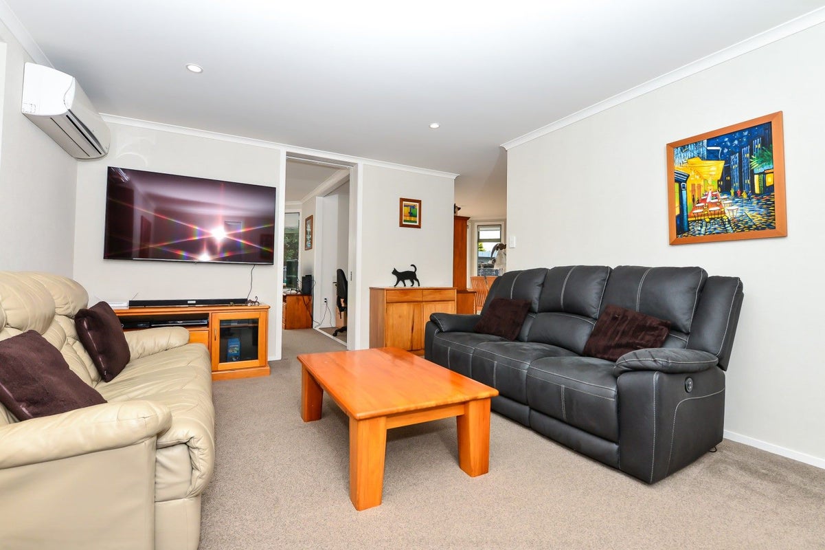 37 Glen Lynne Avenue, Queenwood, Hamilton - Carousel 37
