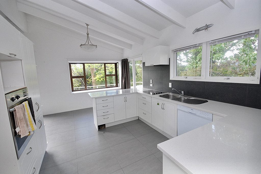 52 Galaxy Drive, Mairangi Bay, Auckland - Carousel 2