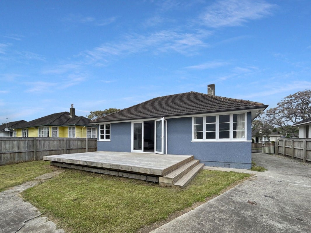 21 Cardiff Street, Awapuni, Palmerston North - Carousel 13