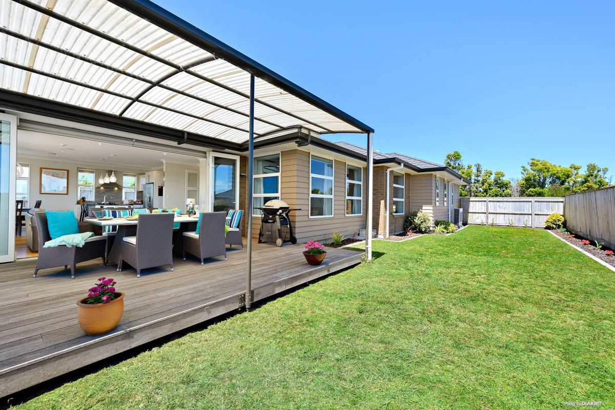85 Jack Lachlan Drive, Beachlands, Auckland - Carousel 1