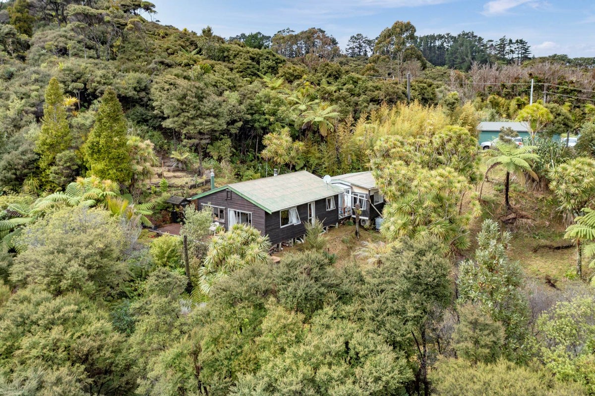 174 Lone Kauri Road, New Lynn - Carousel 1