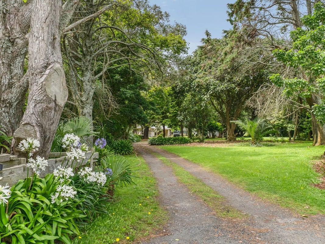 1252 Devon Road, Sentry Hill, New Plymouth - Carousel 1