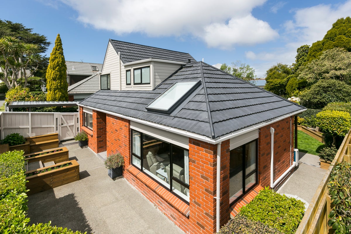 1 Friend Street, Karori, Wellington - Carousel 1