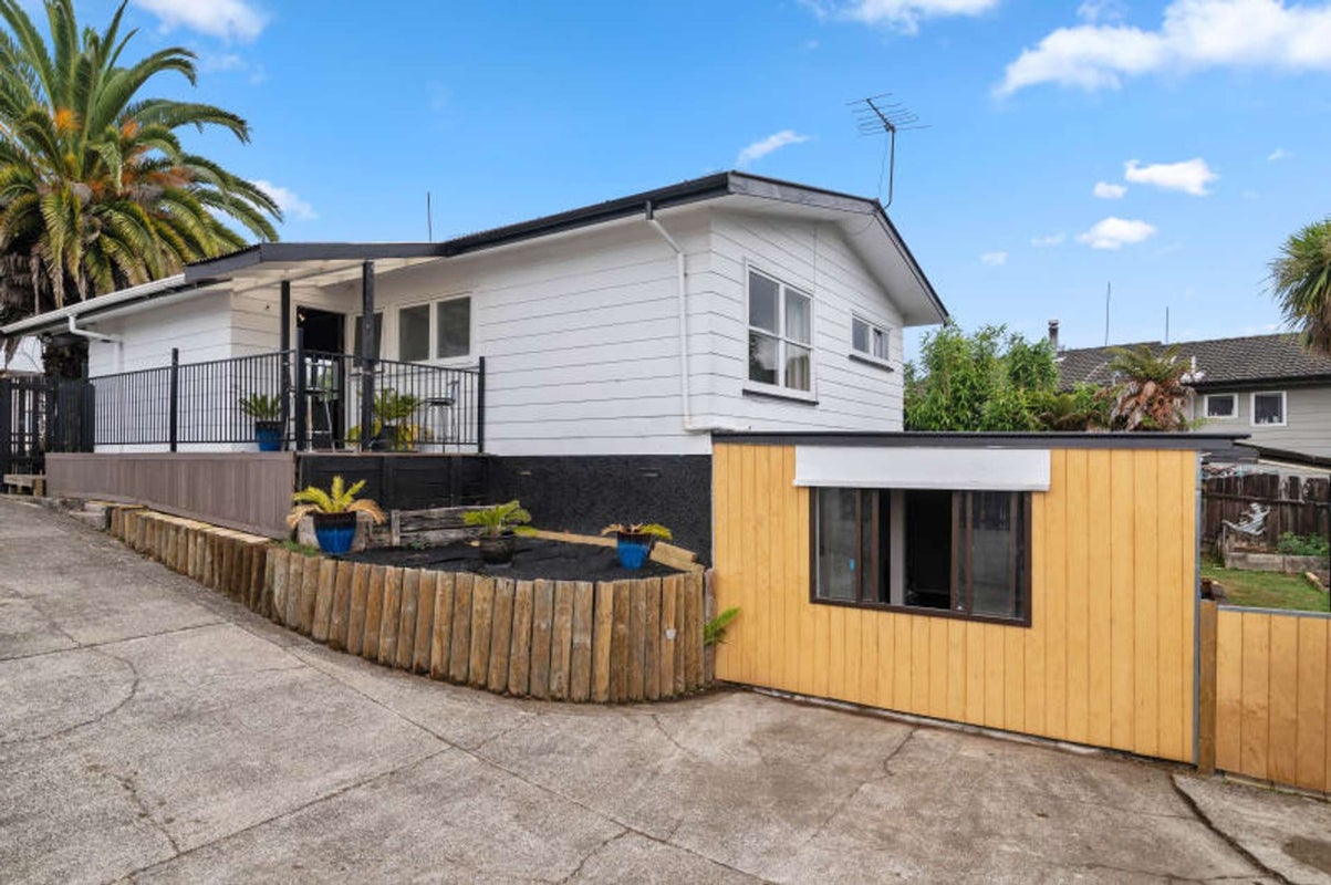 4 Deborah Place, Mangakakahi, Rotorua - Carousel 1