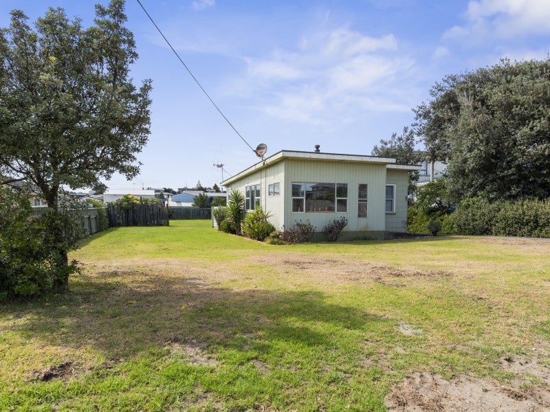 32 Rua Avenue, Waitarere Beach, Levin - Carousel 1