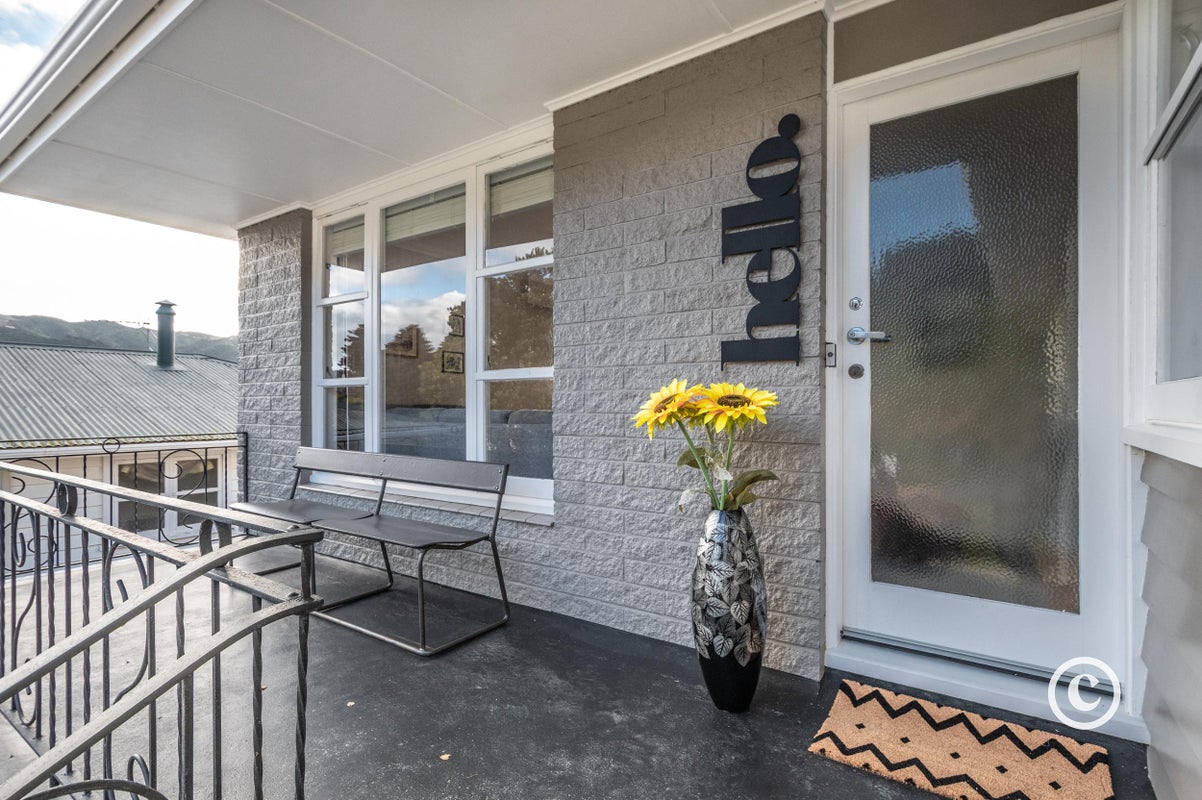 59 Raroa Terrace, Tawa, Wellington - Carousel 2