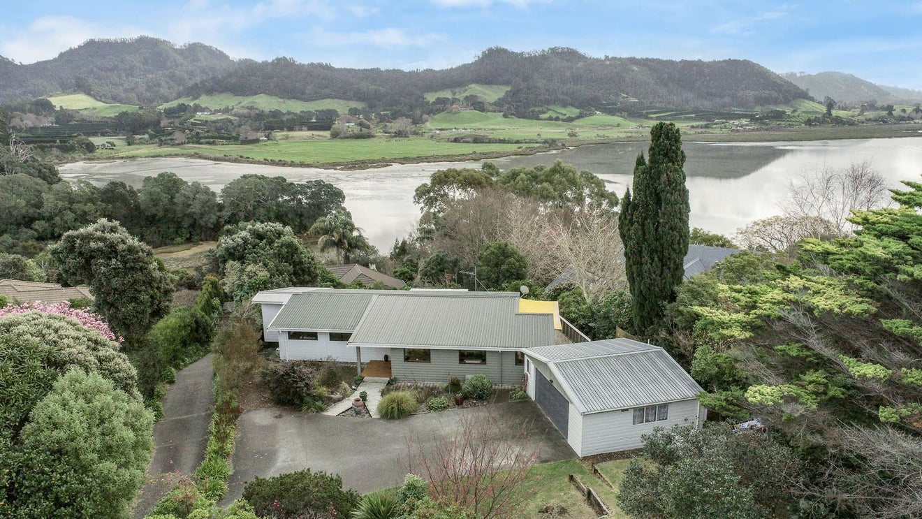 269 Tanners Point Road, Tanners Point, Tahawai - Carousel 1
