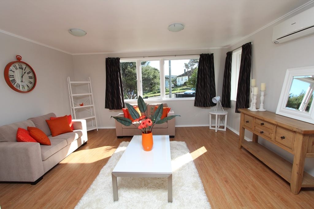 6 Fawn Street, Cannons Creek, Porirua - Carousel 2