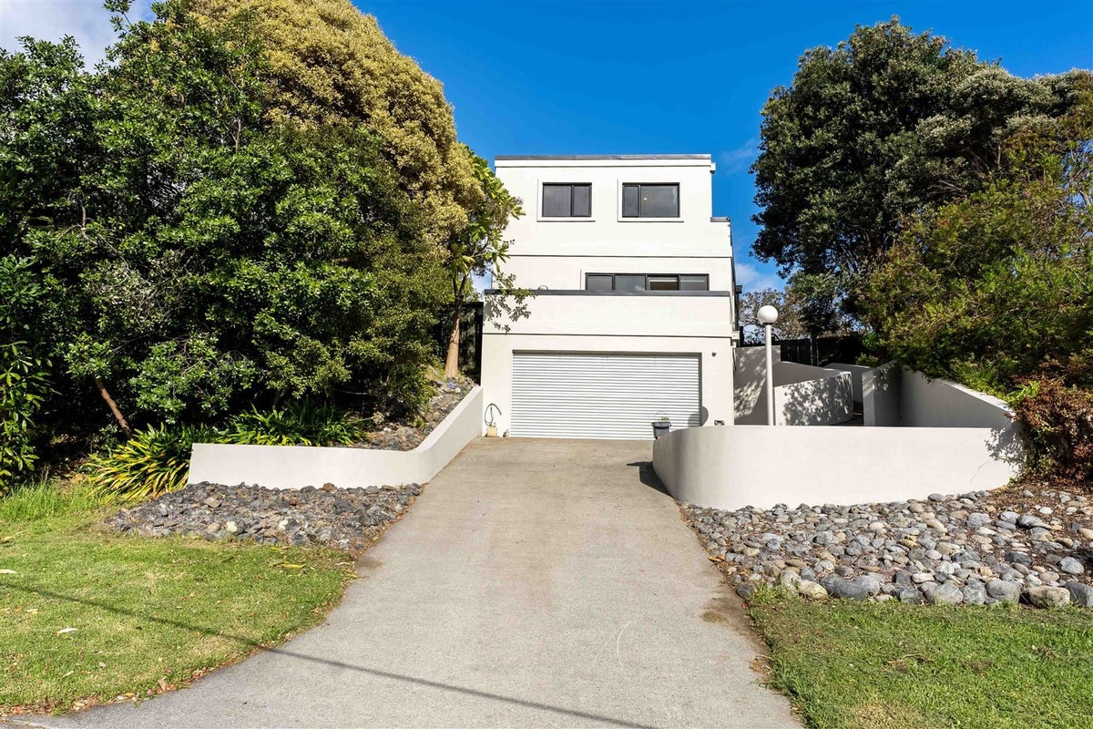 4 Flaxmere Street, Waikanae Beach, Waikanae - Carousel 1
