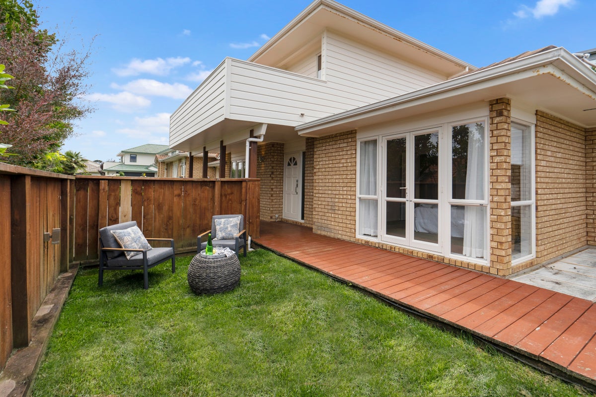 8A Margaret Henry Crescent, Oteha, Auckland - Carousel 2