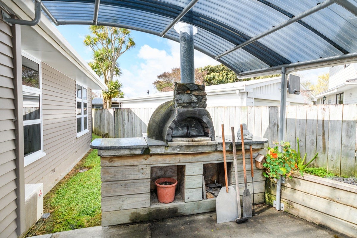 17 Patea Place, Terrace End, Palmerston North - Carousel 21
