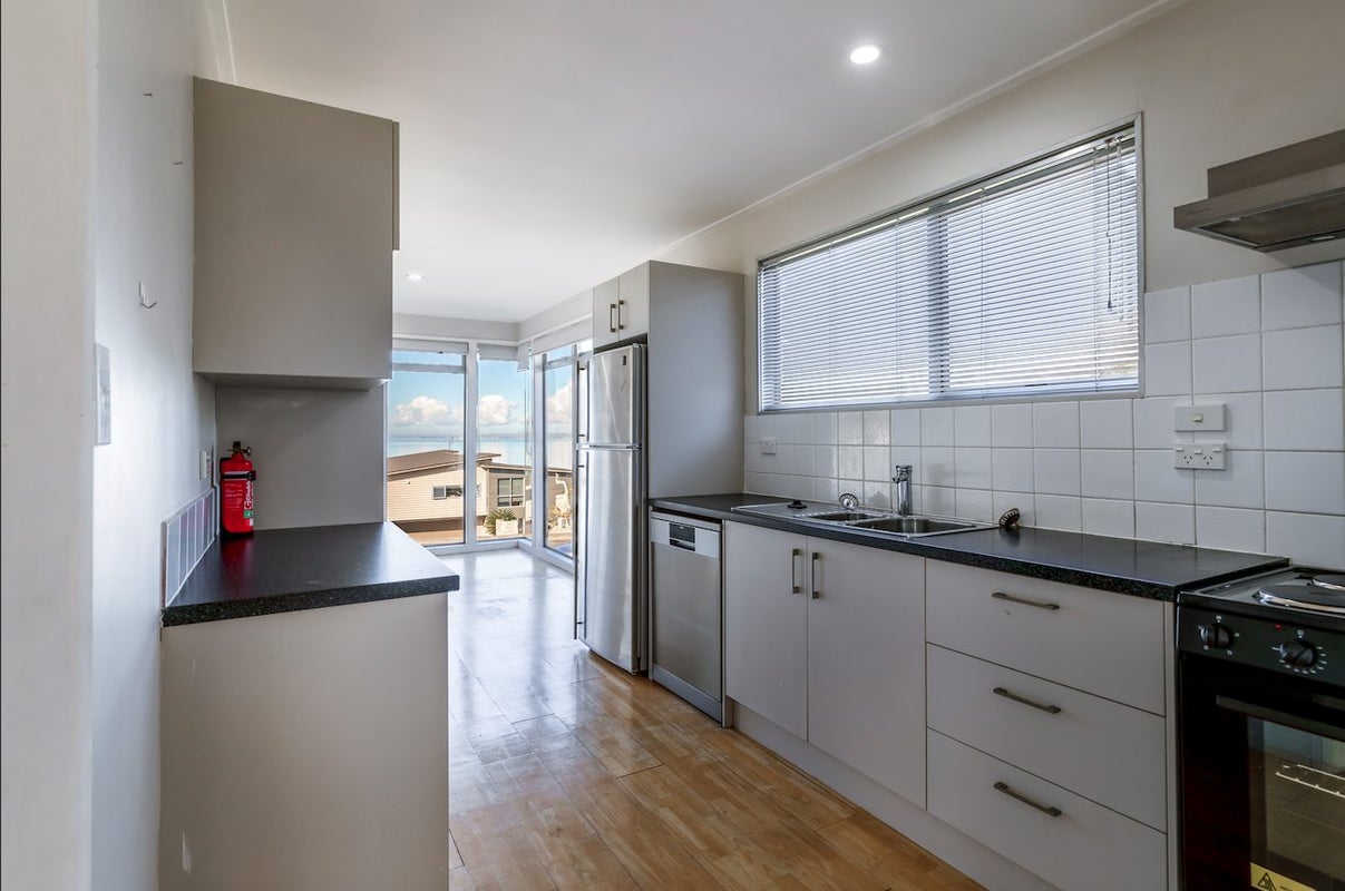 1/98 Halsey Drive, Mount Roskill, Auckland - Carousel 2