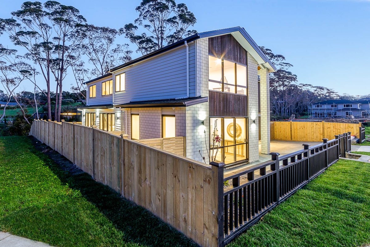 44 Mettam Drive, Swanson, Auckland - Carousel 1