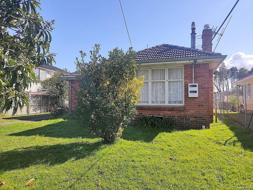 23 Toru Street, Te Atatu Peninsula, Auckland - Carousel 1