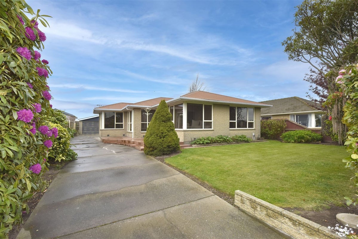 42 Skerten Avenue, Hornby, Christchurch - Carousel 1