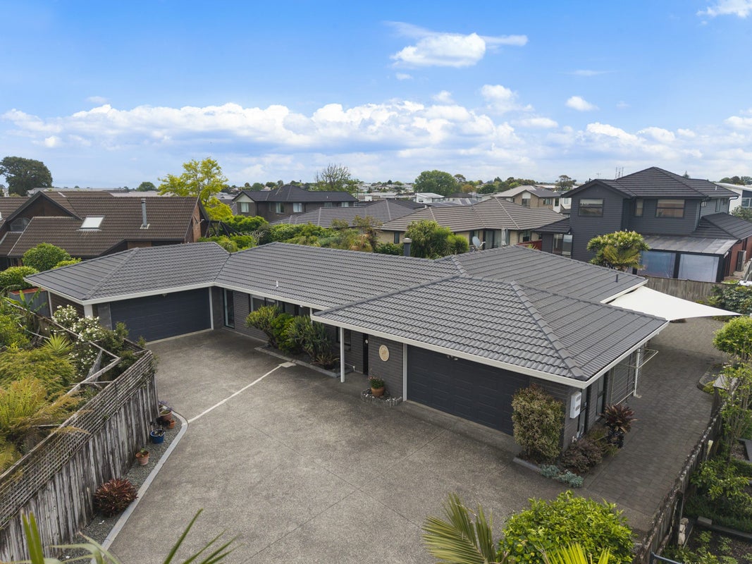 9 Gaylord Place, Conifer Grove, Takanini - Carousel 1