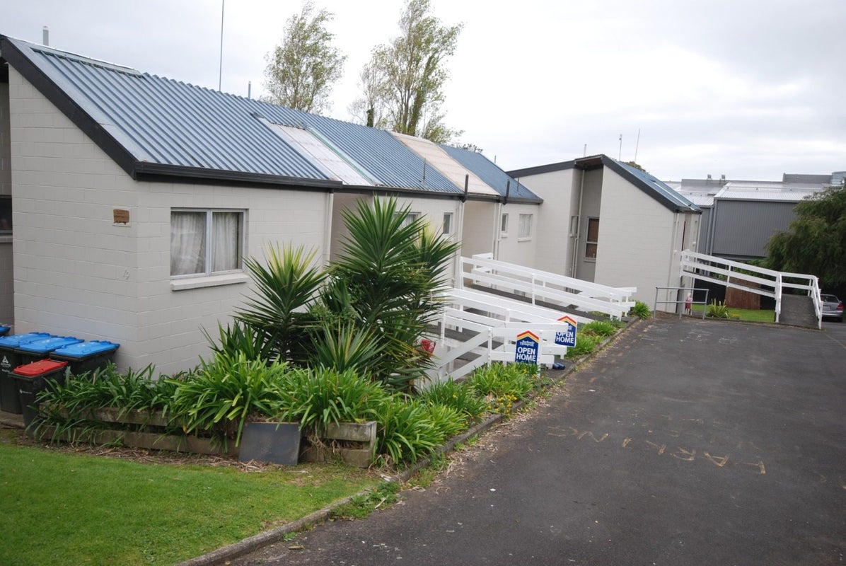 1/19 Locarno Avenue, Sandringham, Auckland - Carousel 1