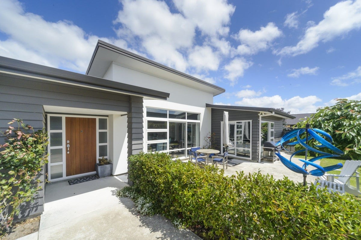3 Levi Place, Kelvin Grove, Palmerston North - Carousel 2