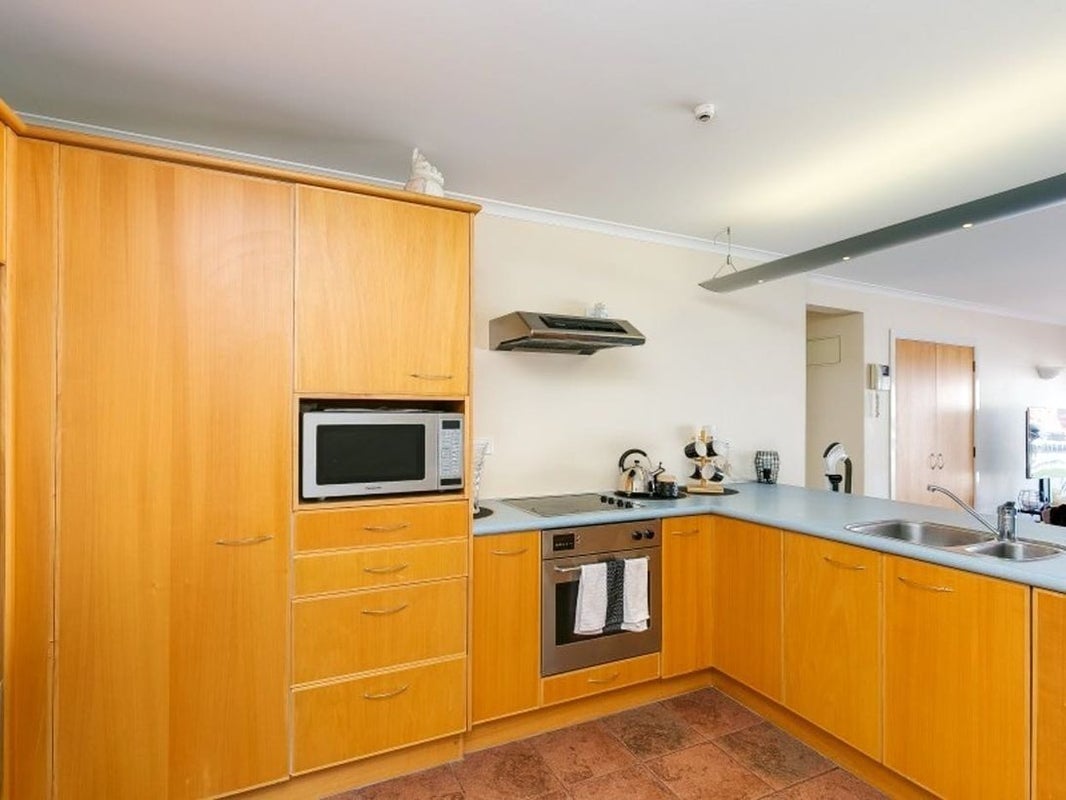 6/125 Thorndon Quay, Pipitea, Wellington - Carousel 2