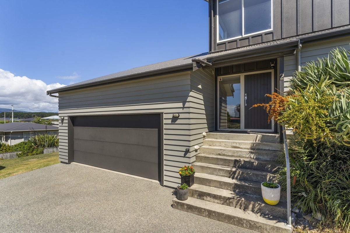 2 Kowhai Street, Otaki Beach, Otaki - Carousel 33