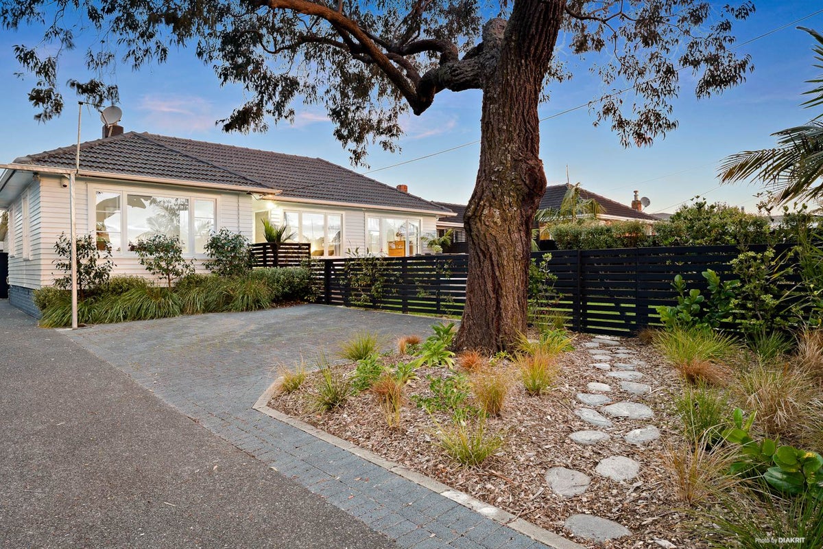 42 MATIPO RD, Te Atatu Peninsula, Auckland - Carousel 2