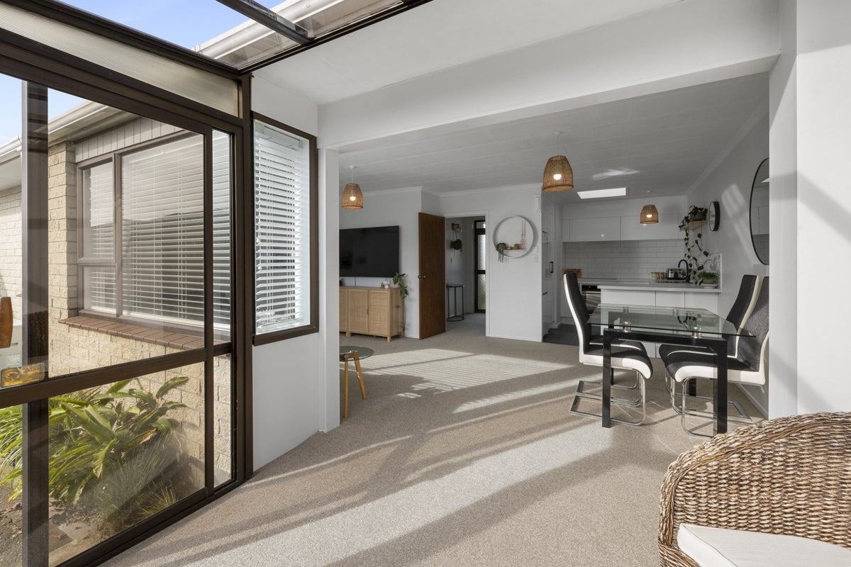 1/12 Webster Street, Westown, New Plymouth - Carousel 1