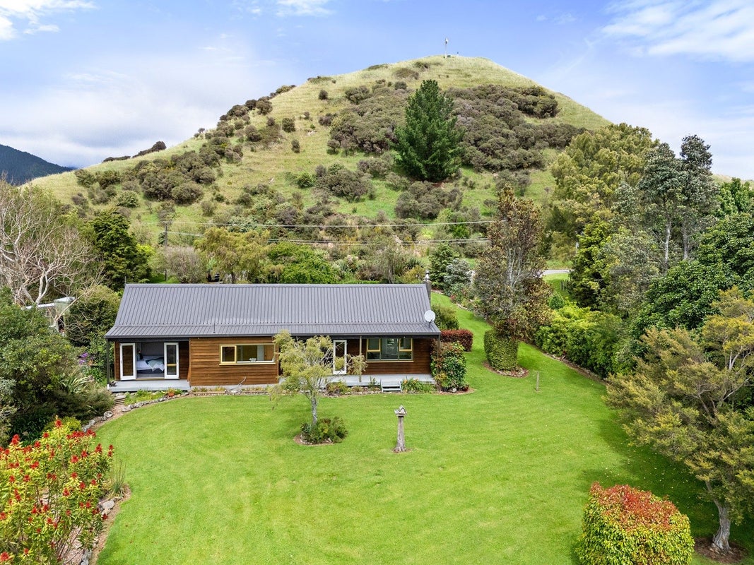 123 North Manakau Road, Manakau, Levin - Carousel 1