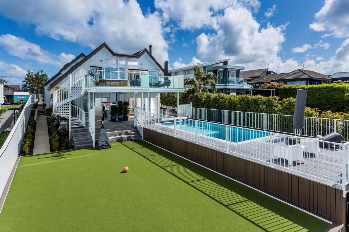 39 Gulf View Road, Murrays Bay, Auckland - Carousel 2