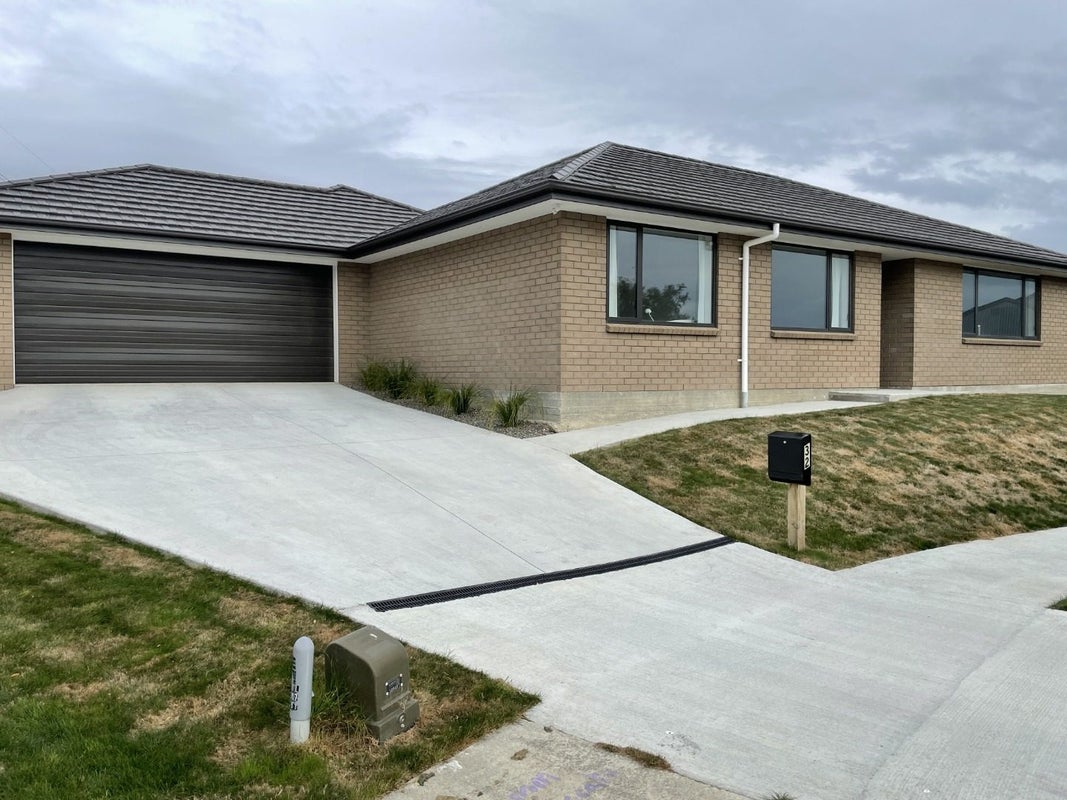 32 Varsity Heights, Fitzherbert, Palmerston North - Carousel 2