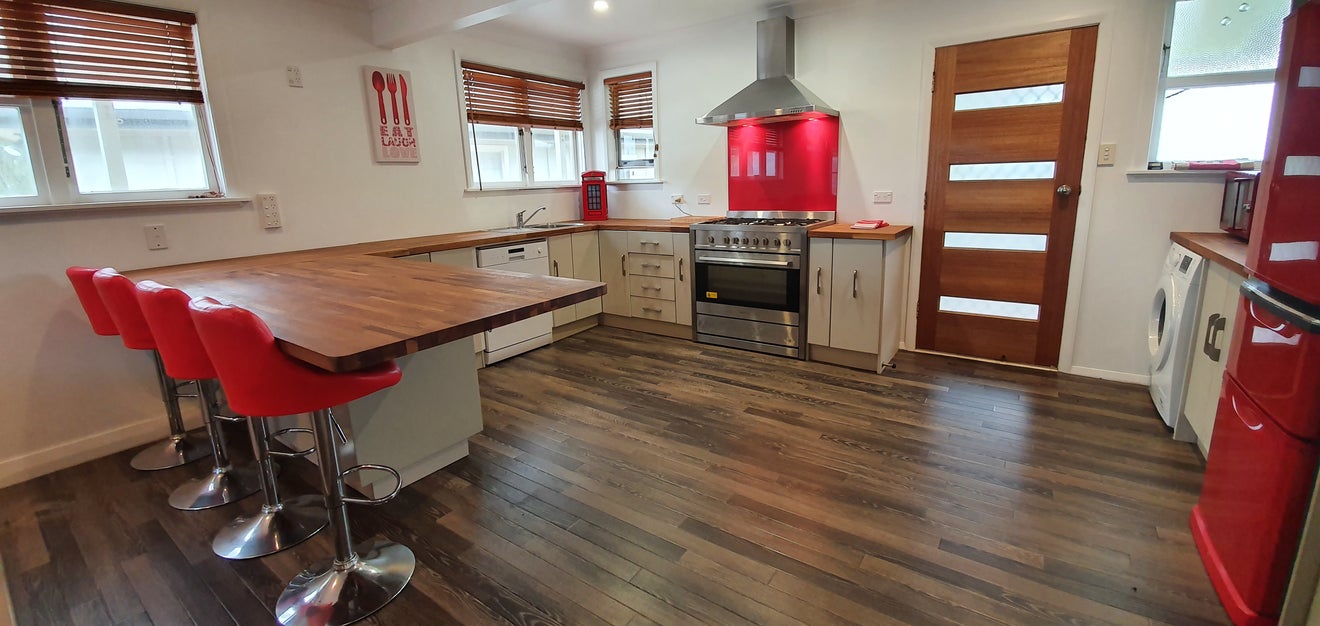 28 Arataki Grove, Waitarere Beach, Levin - Carousel 1