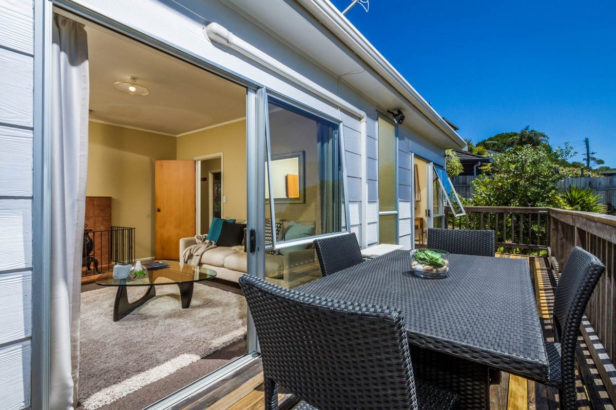 1/39 Penzance Road, Mairangi Bay, Auckland - Carousel 1