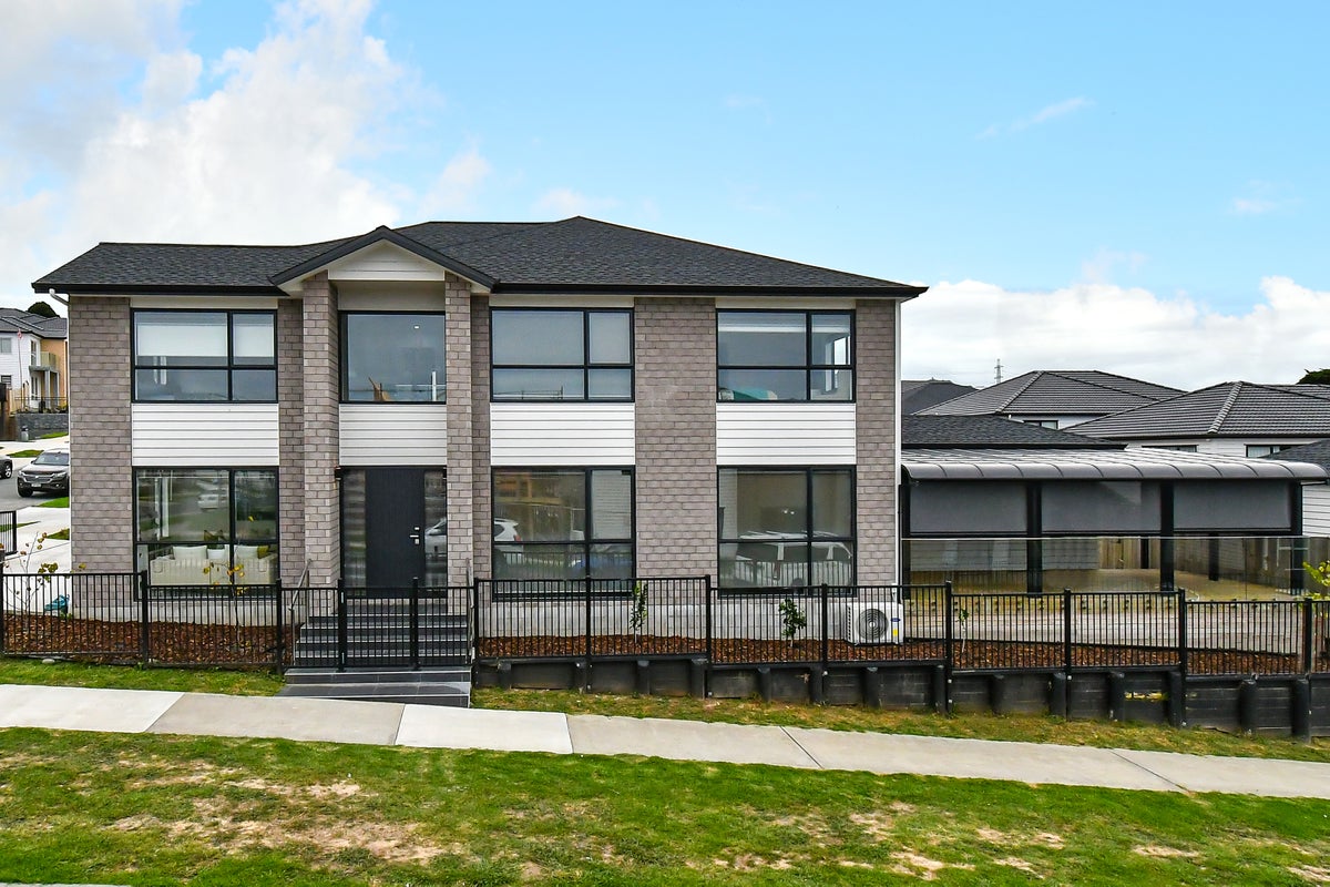 1 Aklander Rise, Flat Bush, Auckland - Carousel 2