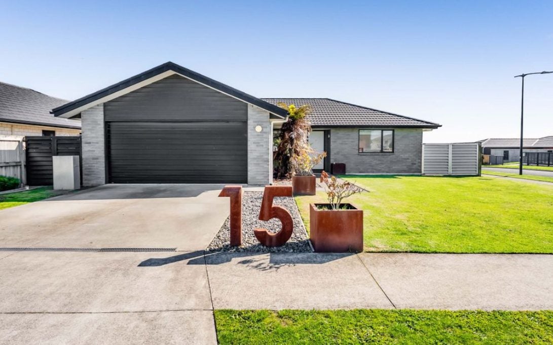 15 Customhouse Street, Bell Block, New Plymouth - Carousel 1