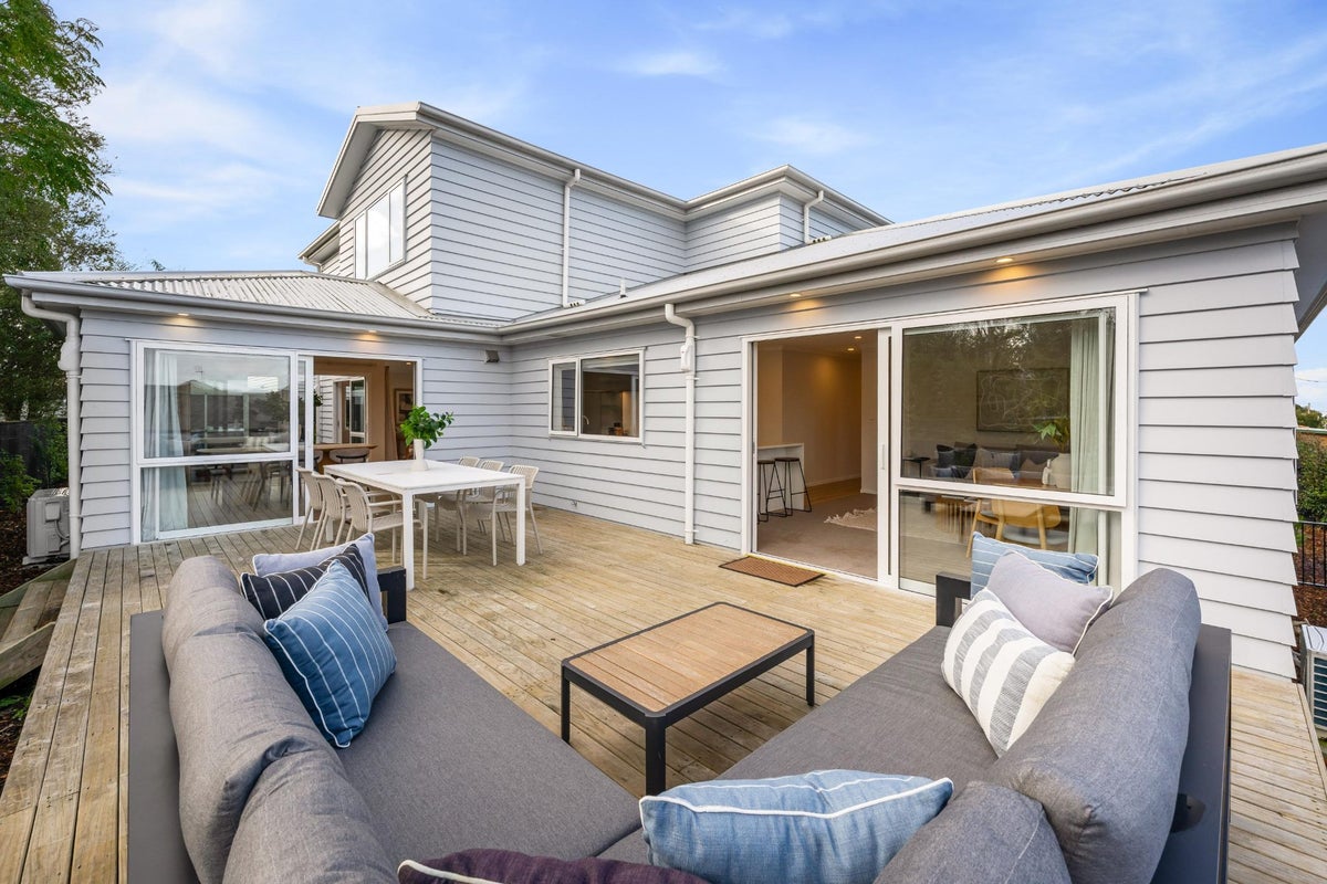 72A Waimumu Road, Massey, Auckland - Carousel 1