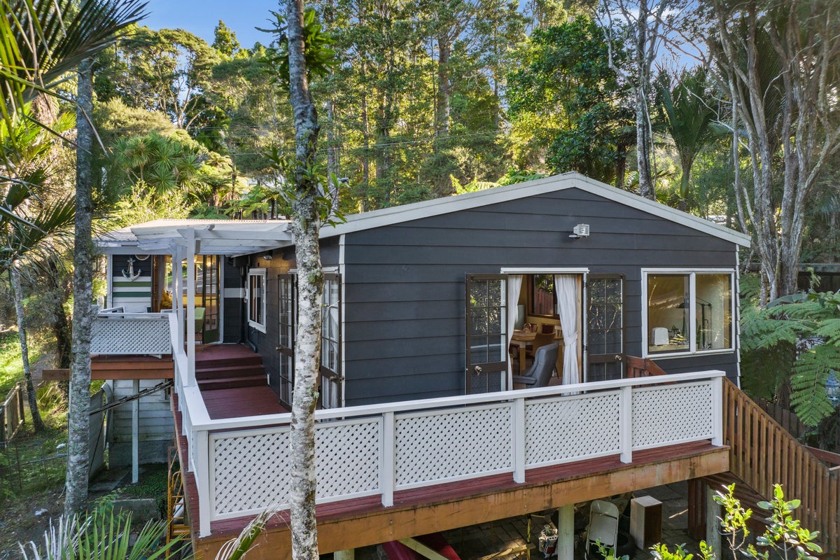 36 Sylvan Valley Avenue, Titirangi, Auckland - Carousel 2